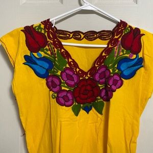 Embroidered Mexican blouse with belt